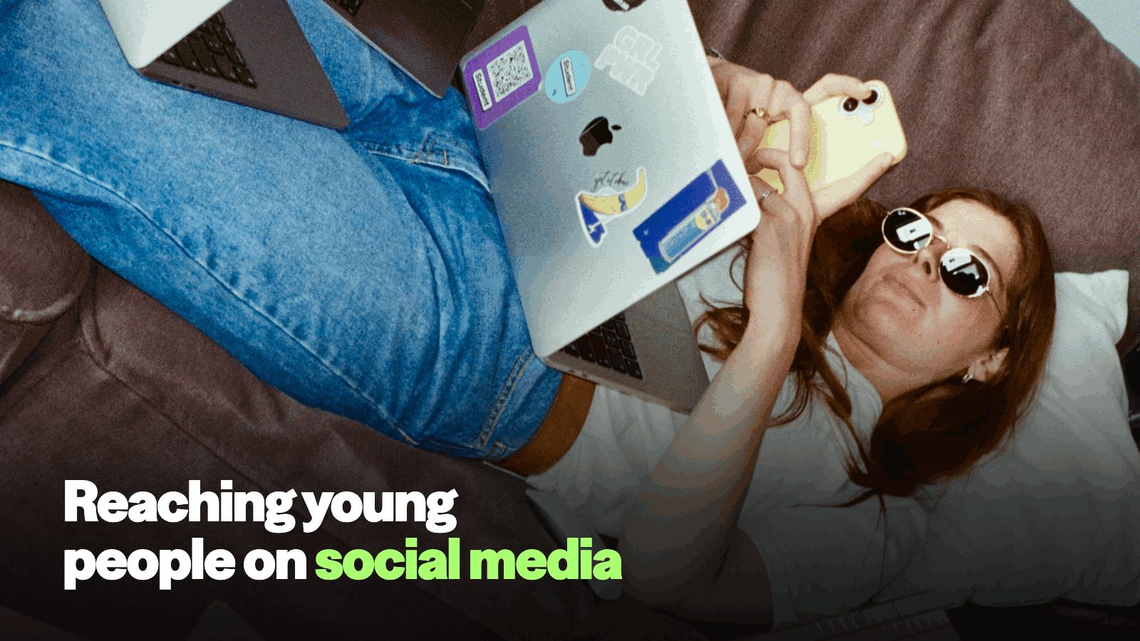 Reaching young audiences on social media: the 2026 guide | SnakLab Cover of the guide to reaching young audiences on social media, featuring a smartphone and the logos of TikTok, Instagram, Snapchat and YouTube Shorts.